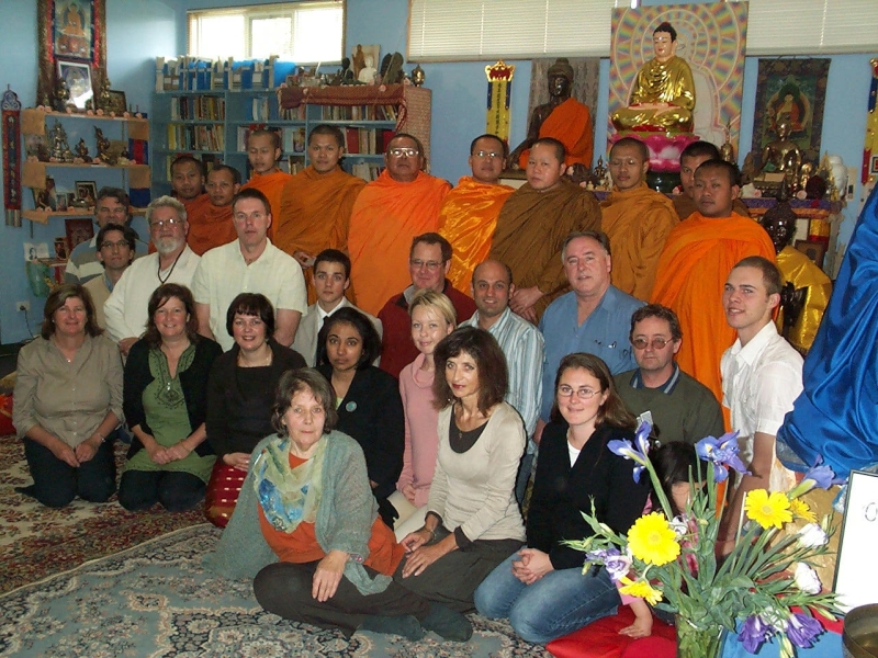 Group photo of Venerable Monks and members in the new hall 28 April 2007